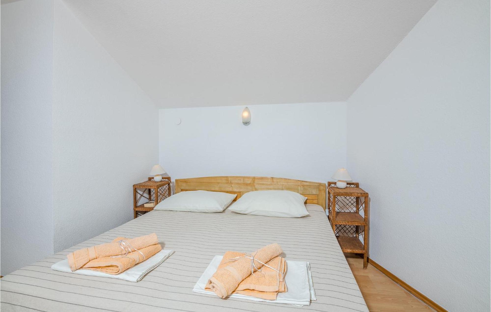 Amazing Home In Malinska Dubasnica With Wifi Exterior photo